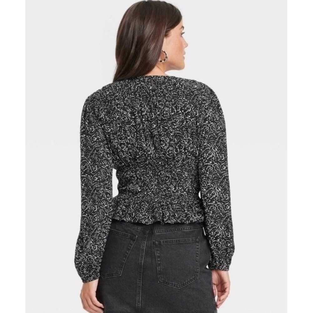 Universal Thread Blouse Women's Long Sleeve Smocked Top VNeck Size M Black/White - Picture 2 of 4